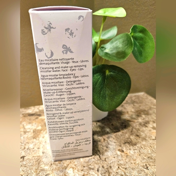 Micellar cleansing water - Picture 2 of 4